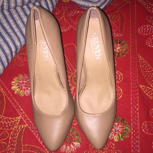 Nude Heels - Picture 2 of 3